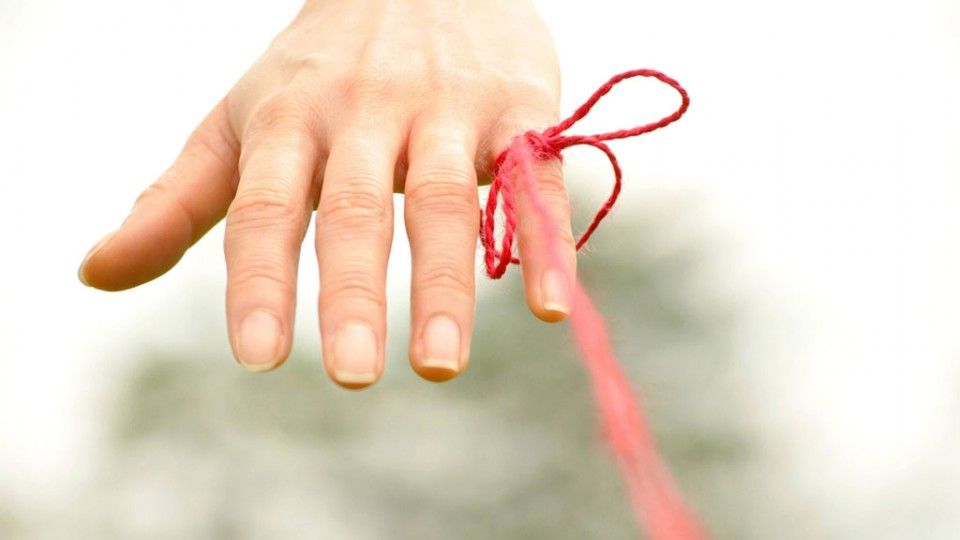 hilo rojo dedo